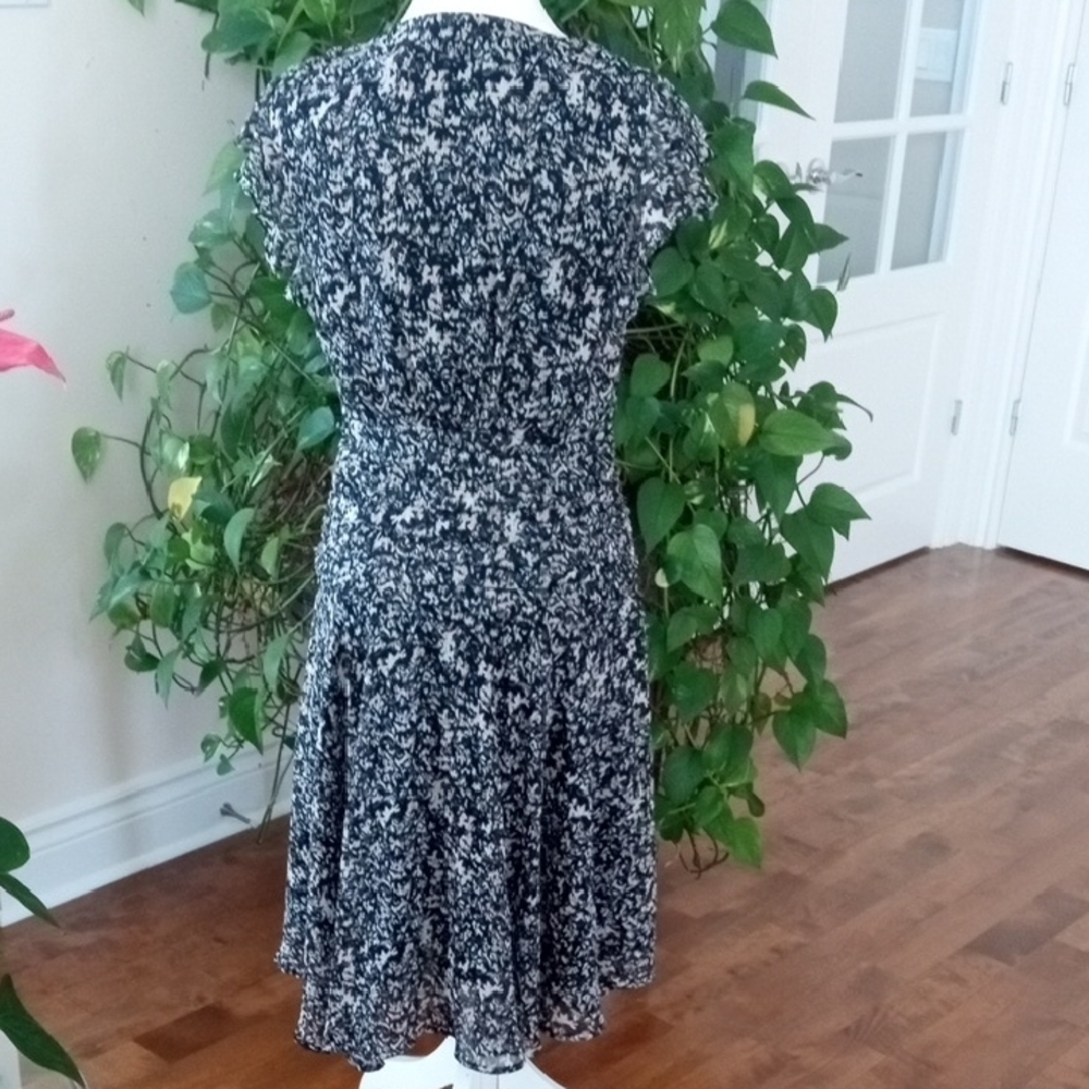 Elegant Black And Multi Color Midi Dress - Picture 4 of 15